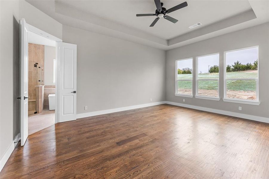 Spacious, unfurnished interior of a new home in King Crossing Estates, Van Alstyne (Image 29). Spacious, unfurnished interior of a new home in King Crossing Estates, Van Alstyne (Image 29).