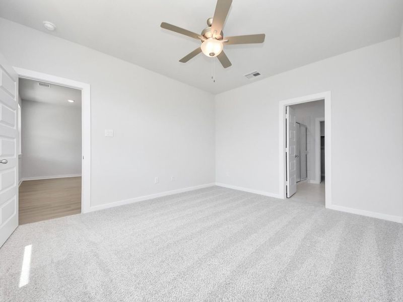 Spacious, unfurnished interior of a new home in Spring Branch Crossing, Conroe (Image 22).