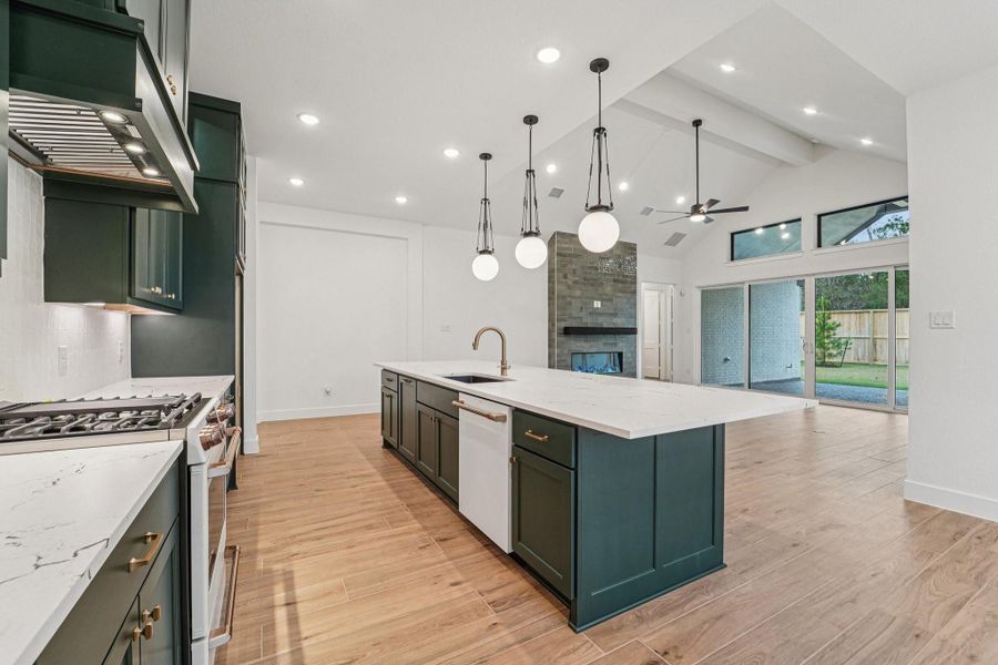 Furnished interior view inside a new home in Evergreen, Conroe (Image 7).