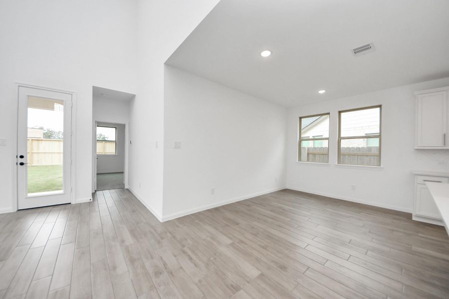 Spacious, unfurnished interior of a new home in Elyson, Katy (Image 13).