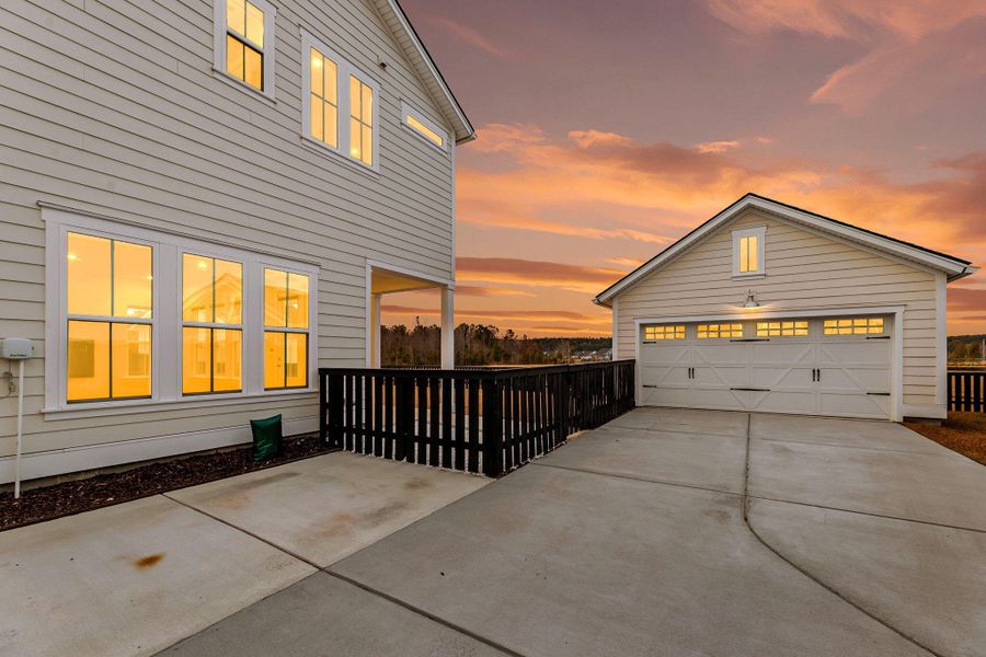 Exterior details and patio area of a home in Carnes Crossroads, Summerville (Image 28).
