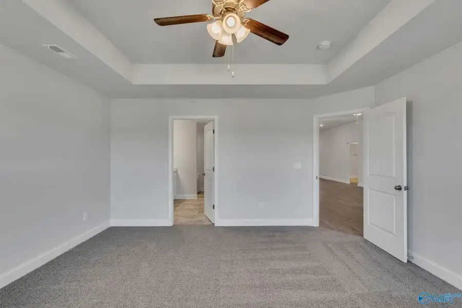 Spacious, unfurnished interior of a new home in Winding Oaks, Weeki Wachee (Image 19).