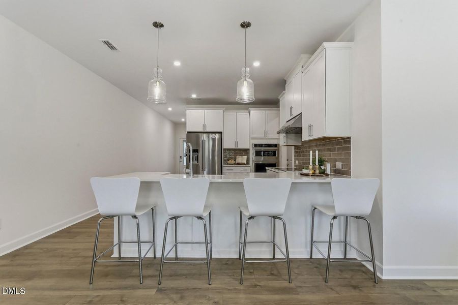 013-043-KitchenBreakfast Bar-1500x1000
