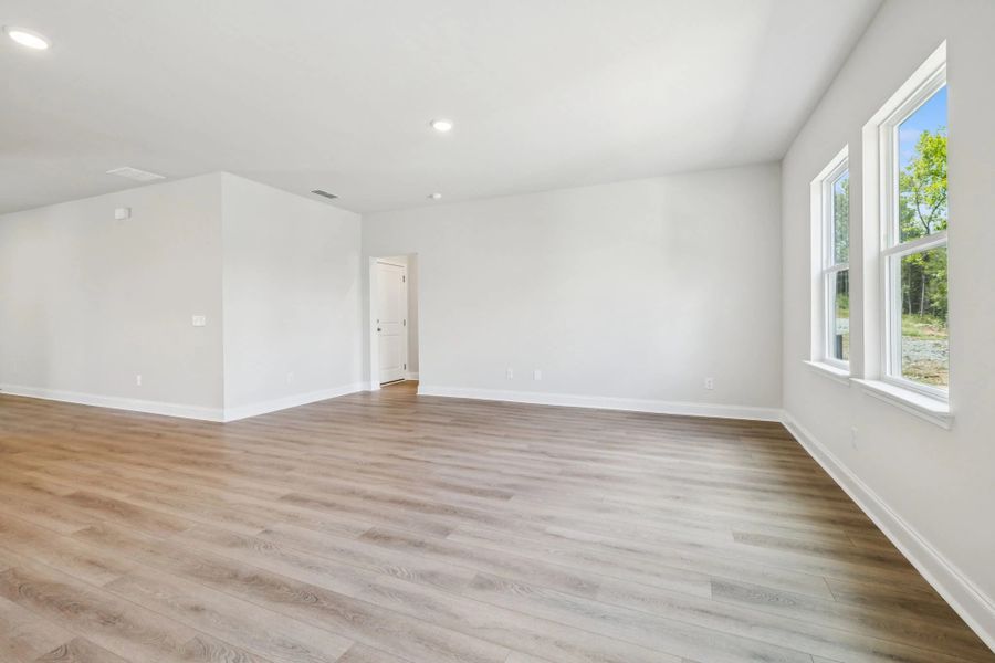 Spacious, unfurnished interior of a new home in Cades Bluff, Lebanon (Image 24).