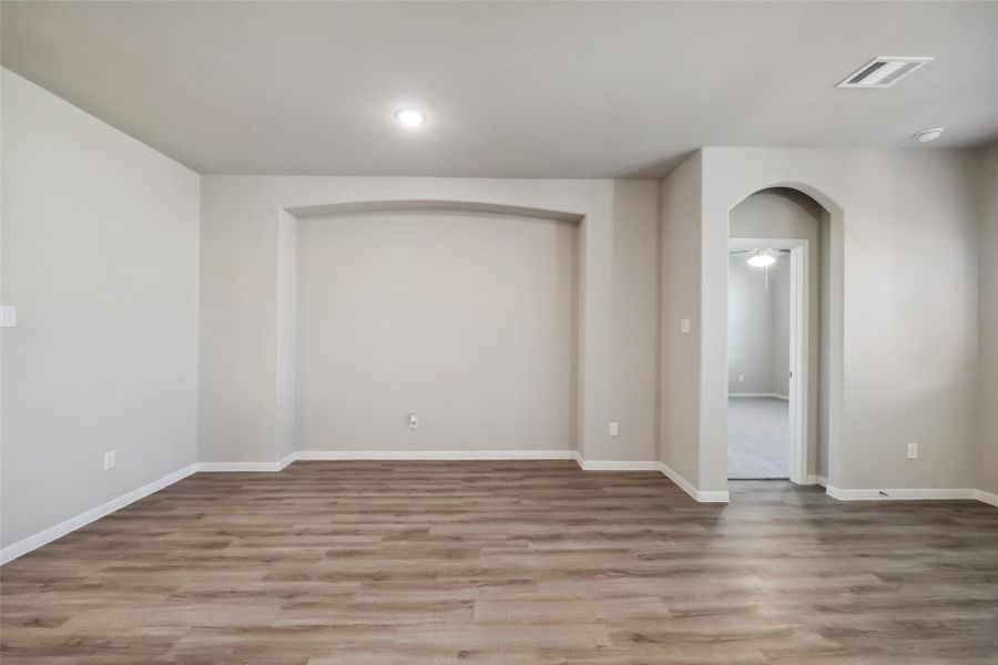 Spacious, unfurnished interior of a new home in Lago Mar, Texas City (Image 16). Spacious, unfurnished interior of a new home in Lago Mar, Texas City (Image 16).