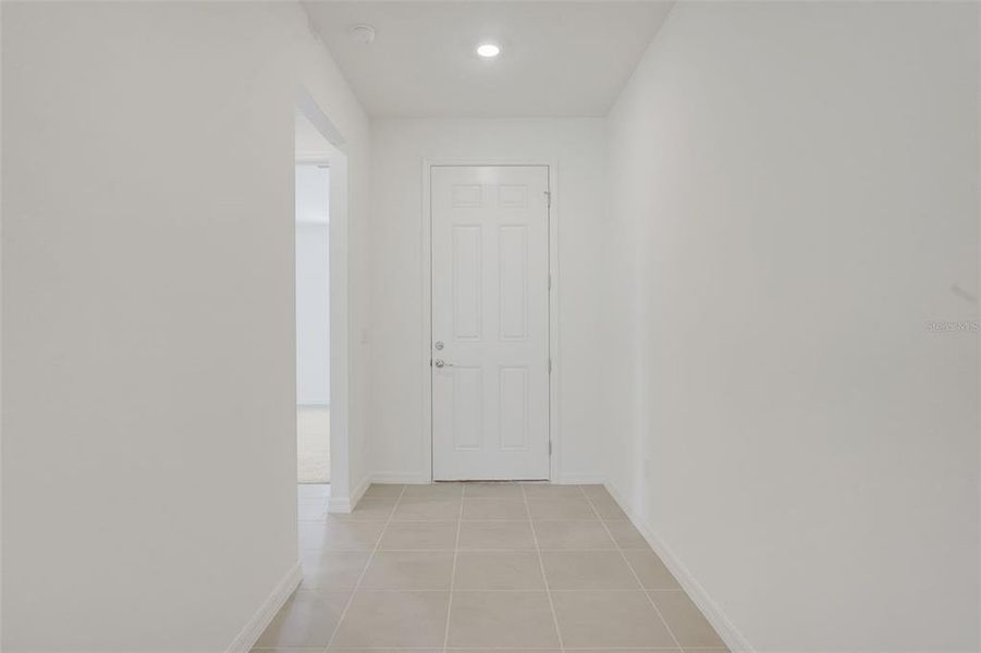 Spacious, unfurnished interior of a new home in Tuscan Hills, Dade City (Image 22).
