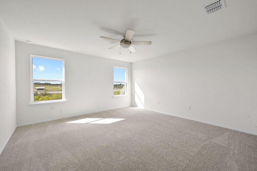 Spacious, unfurnished interior of a new home in Stoney Chase, Del Valle (Image 29).