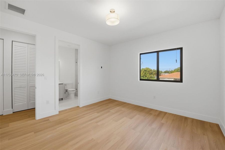 Spacious, unfurnished interior of a new home in , Miami (Image 32).