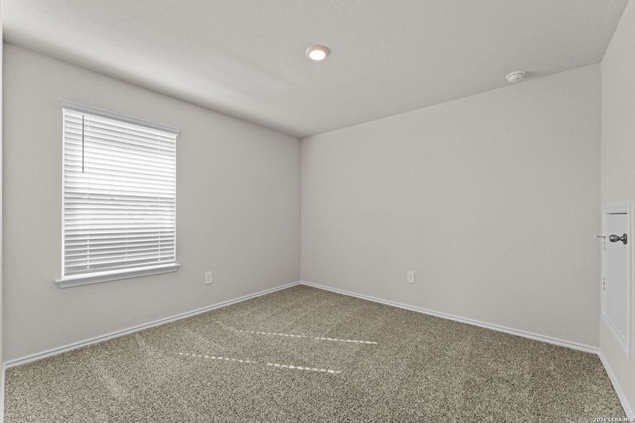 Spacious, unfurnished interior of a new home in Laurel Vistas, San Antonio (Image 21).