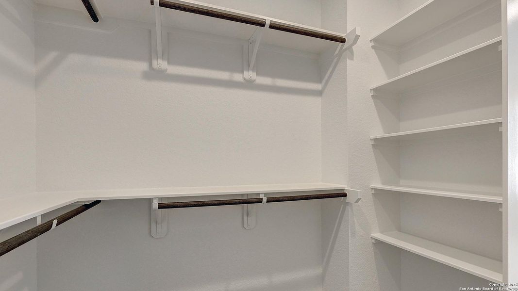 Spacious, unfurnished interior of a new home in Ranches At Creekside 55', Boerne (Image 11).