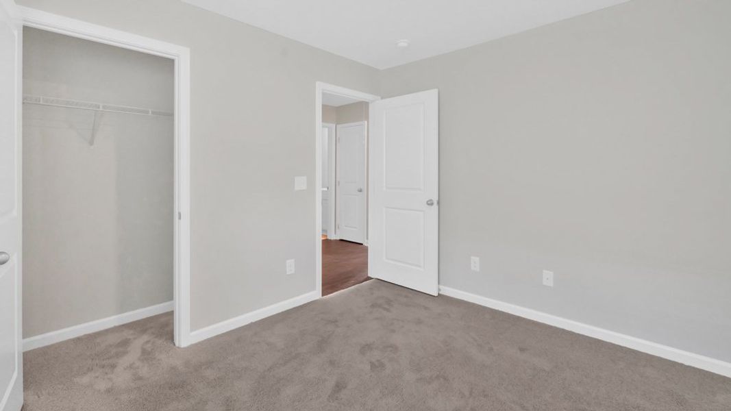Spacious, unfurnished interior of a new home in Ferry Grove, Lexington (Image 10).