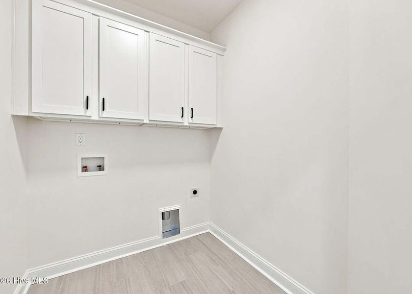Spacious, unfurnished interior of a new home in Dixon Grove, Grimesland (Image 21).