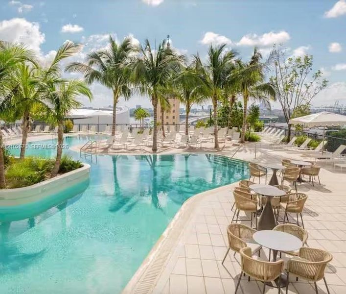 Community amenities in , Miami (Image 33).