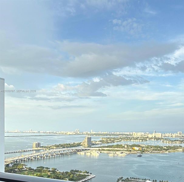 Condo located in Miami, FL showcasing its design and architecture (Image 18). Condo located in Miami, FL showcasing its design and architecture (Image 18).