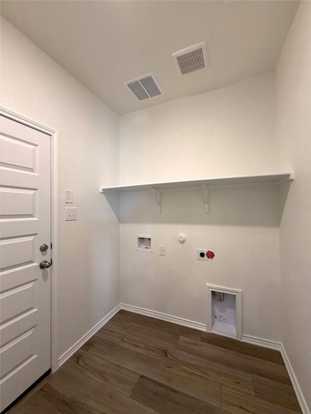 Spacious, unfurnished interior of a new home in River Bluff, Leander (Image 19). Spacious, unfurnished interior of a new home in River Bluff, Leander (Image 19).