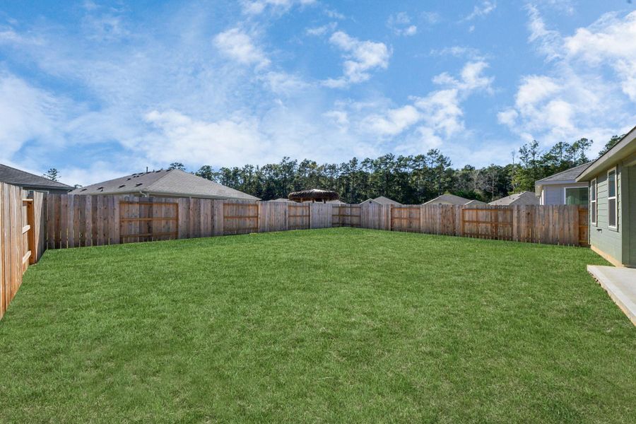 Exterior details and patio area of a home in Grand Oaks Reserve, Cleveland (Image 24).