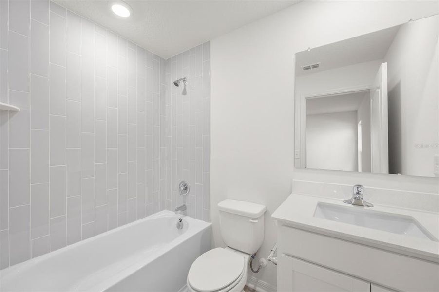 Furnished interior view inside a new home in Tula Parc, Astatula (Image 9).