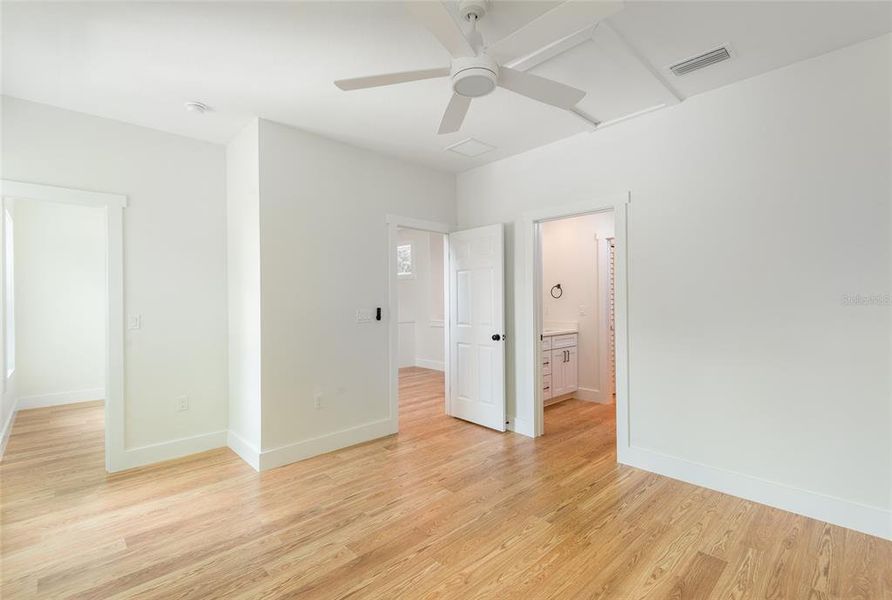 Spacious, unfurnished interior of a new home in , Tampa (Image 38).