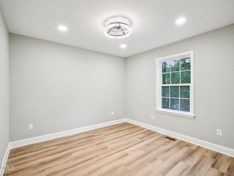 23-web-or-mls-Ridley St-S1211-023