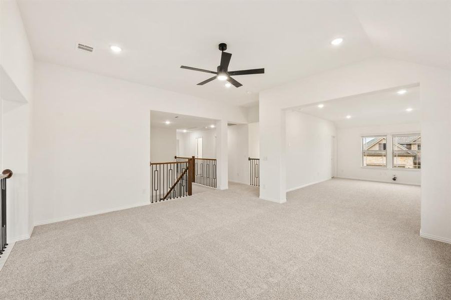 Spacious, unfurnished interior of a new home in Villages of Hurricane Creek, Anna (Image 30).