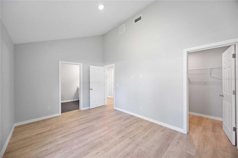 Spacious, unfurnished interior of a new home in , North Port (Image 35).