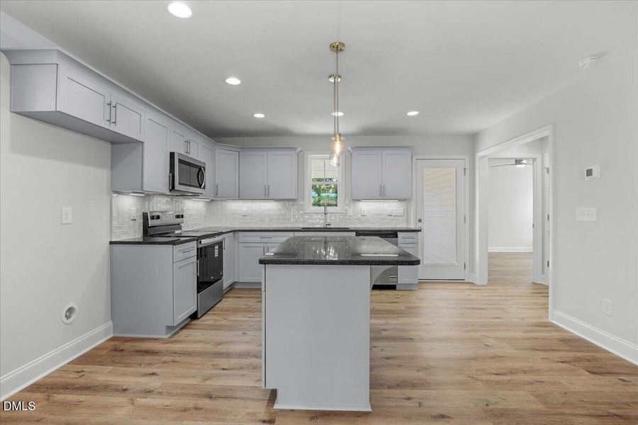 16-303 N West St-16