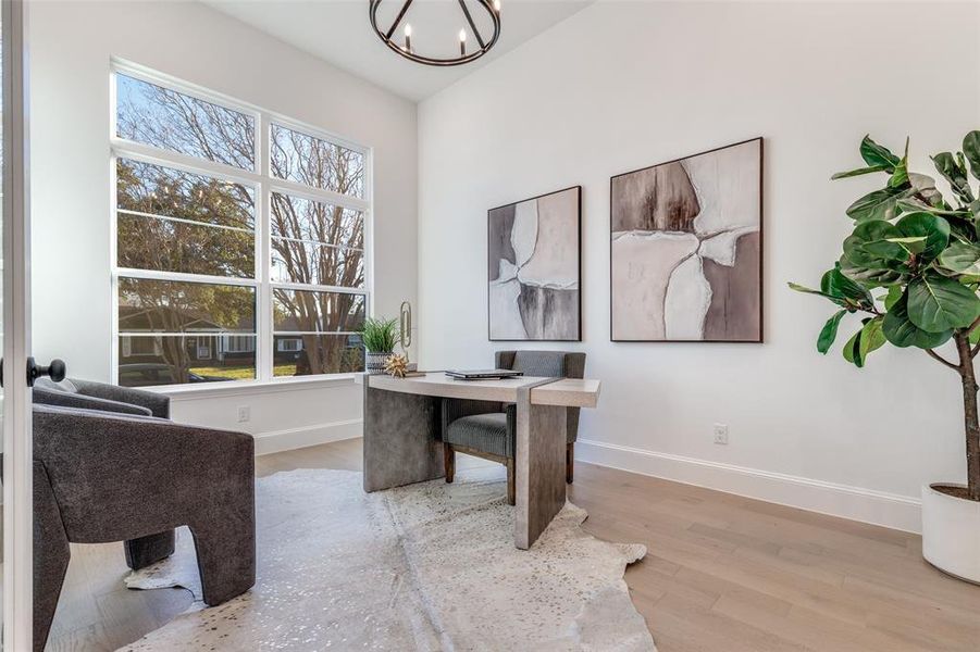 Spacious home office with amazing natural light Spacious home office with amazing natural light