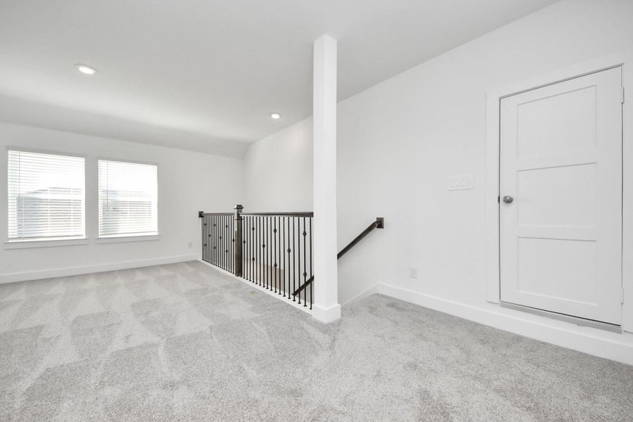 Spacious, unfurnished interior of a new home in Sunterra: Landmark Collection, Katy (Image 11).