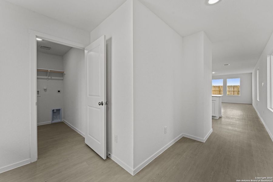 Spacious, unfurnished interior of a new home in , New Braunfels (Image 11).