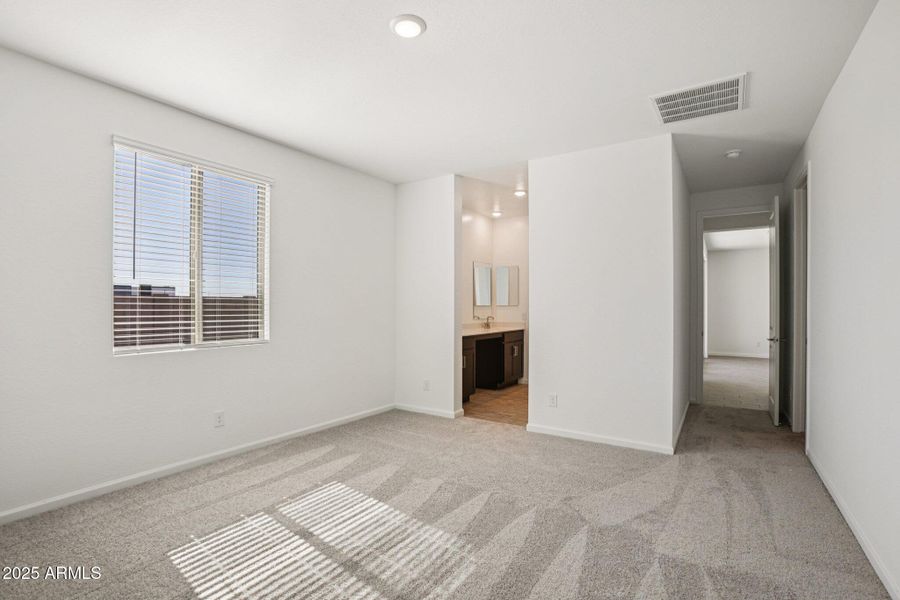 24-web-or-mls-W Brown St-S2910-024