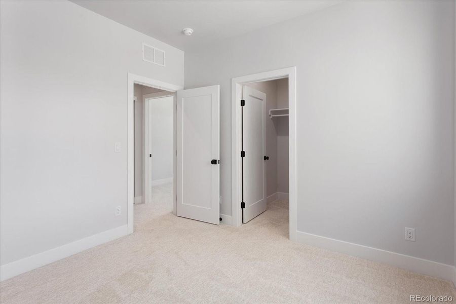 Spacious, unfurnished interior of a new home in , Salida (Image 23).