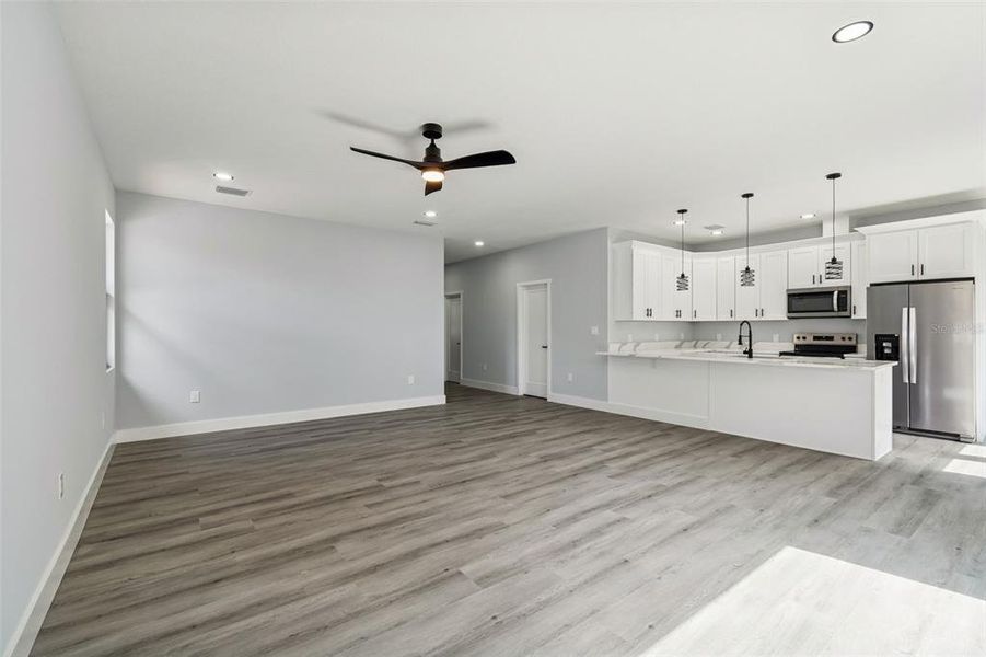 Spacious, unfurnished interior of a new home in , Pinellas Park (Image 25).