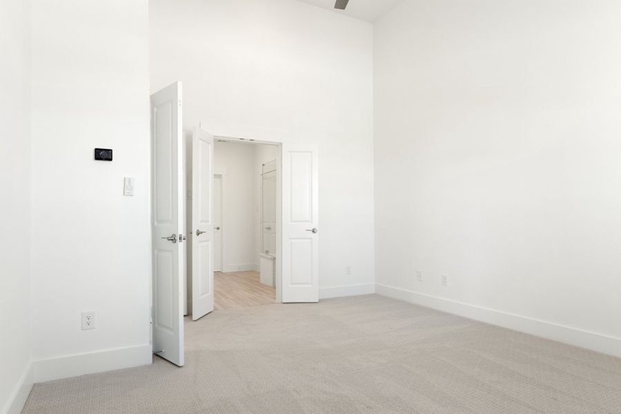 Spacious, unfurnished interior of a new home in Cottonwood Creek, Rowlett (Image 17).