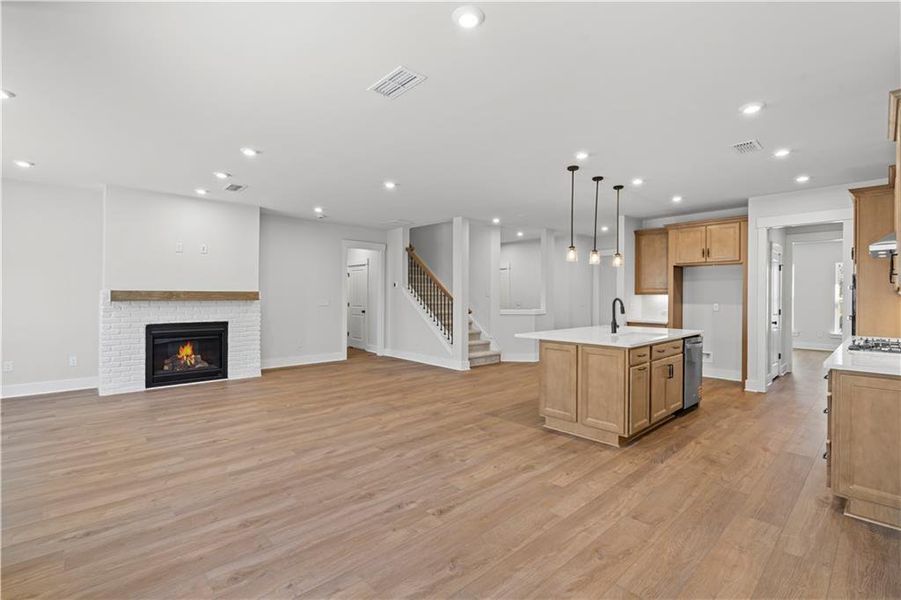 Spacious, unfurnished interior of a new home in Hunters Creek, Flowery Branch (Image 33).
