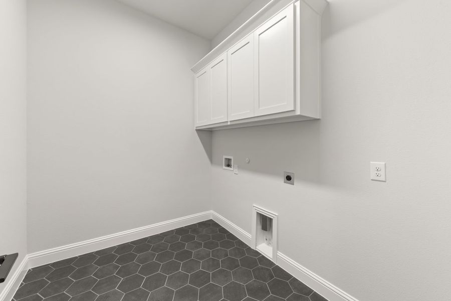 Representative unfurnished interior of a home built from the Southport by Windsor Homes in Ridge Pointe Estates, McLendon-Chisholm (Image 28).