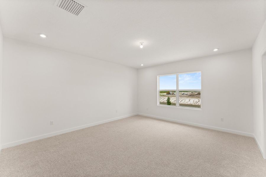 Spacious, unfurnished interior of a new home in Tradition - Cadence, Port St. Lucie (Image 19).