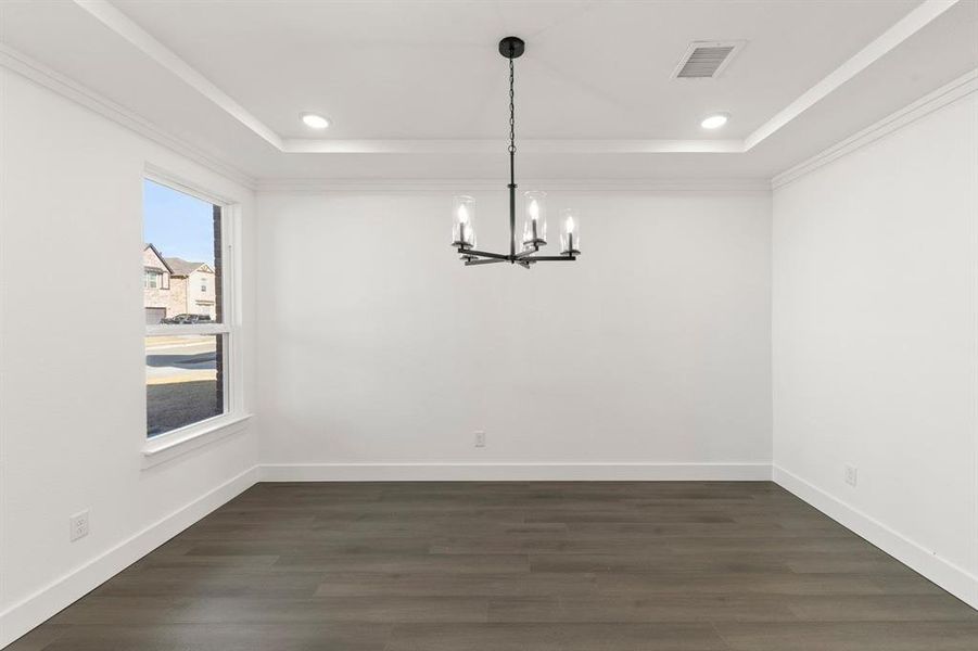 Spacious, unfurnished interior of a new home in Edgewood Creek, Celina (Image 21).