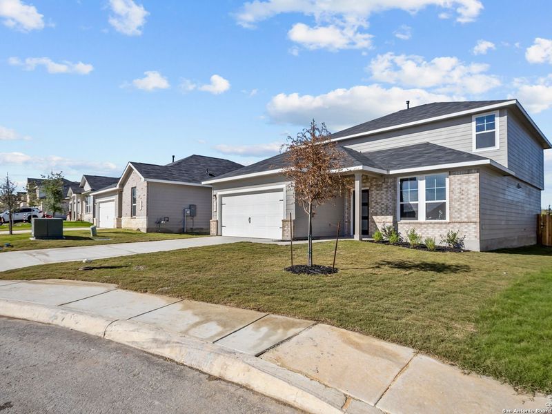 Front exterior of a new home in Horizon Pointe, Converse, TX, highlighting curb appeal (Image 28).