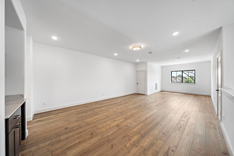 Spacious, unfurnished interior of a new home in Spring Valley Creek, Houston (Image 36).