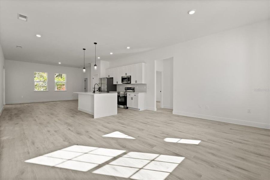 Spacious, unfurnished interior of a new home in , Citrus Springs (Image 30).