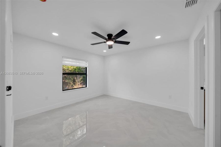 Spacious, unfurnished interior of a new home in , Lehigh Acres (Image 17).
