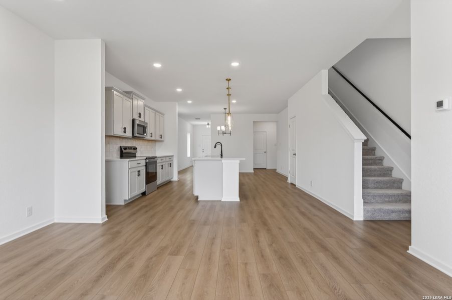 Spacious, unfurnished interior of a new home in Hennersby Hollow, San Antonio (Image 12).