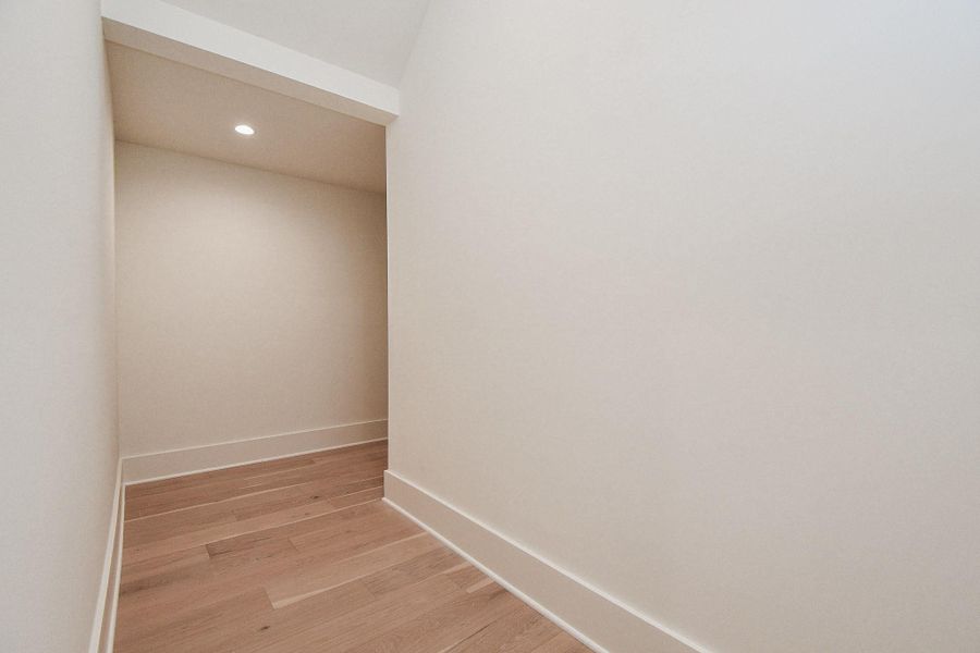 Spacious, unfurnished interior of a new home in , Houston (Image 46).