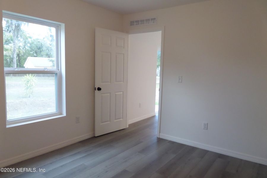 Spacious, unfurnished interior of a new home in , Green Cove Springs (Image 11).