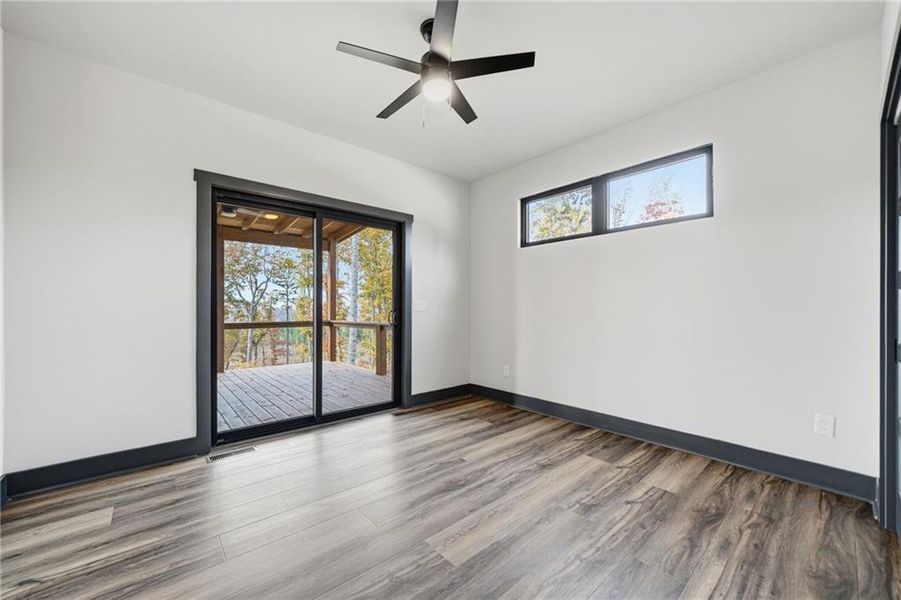 Spacious, unfurnished interior of a new home in , Jasper (Image 19).