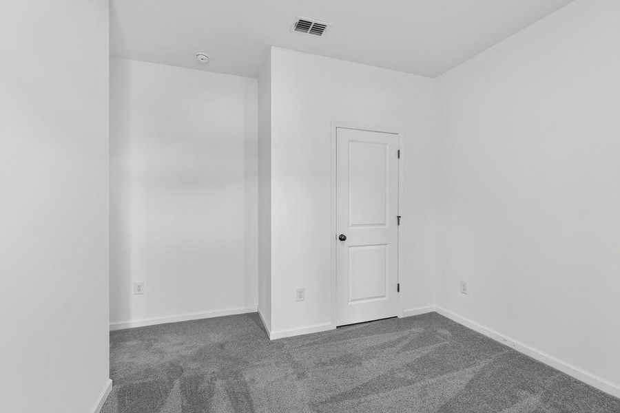 Spacious, unfurnished interior of a new home in Rosewood Farm, Lawrenceville (Image 40).