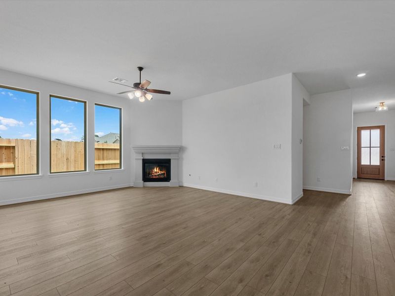 Spacious, unfurnished interior of a new home in Spring Creek Trails, Magnolia (Image 17). Spacious, unfurnished interior of a new home in Spring Creek Trails, Magnolia (Image 17).