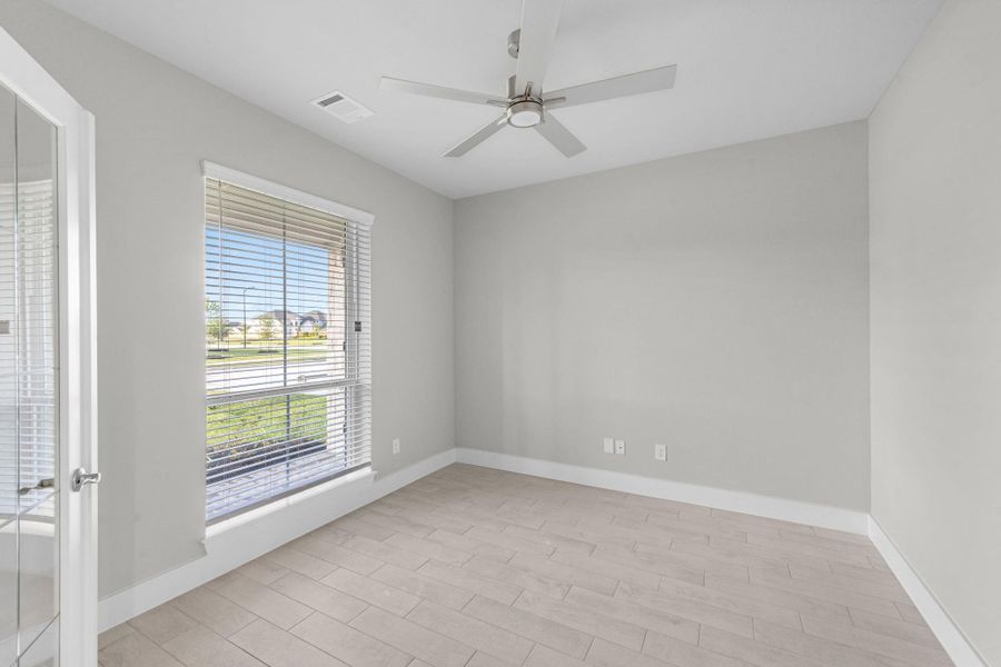 Spacious, unfurnished interior of a new home in Morton Creek Ranch, Katy (Image 17).