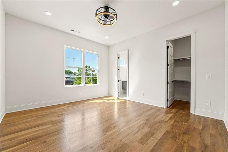 Spacious, unfurnished interior of a new home in , Atlanta (Image 34).