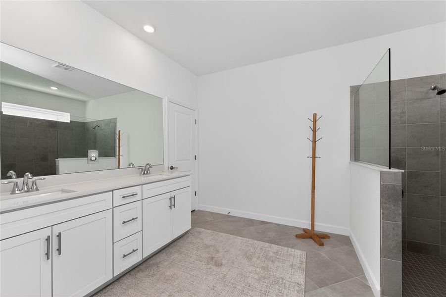 Furnished interior view inside a new home in , Englewood (Image 31).